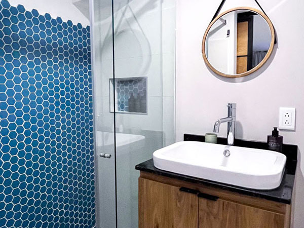 Bathroom Apartment 202